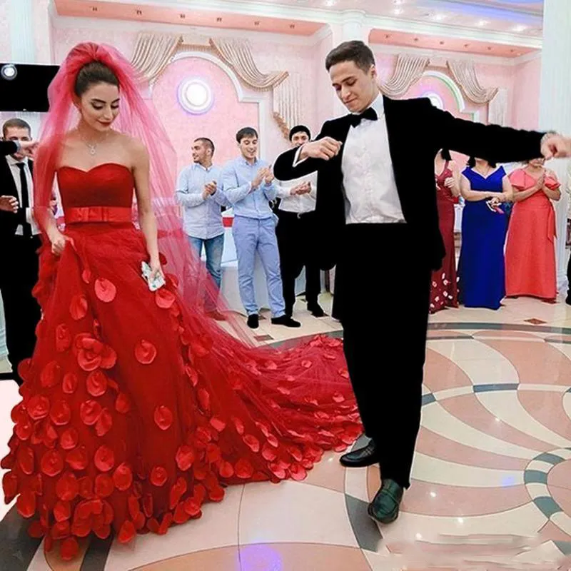 Modest Red Wedding Dresses 2017 Sweetheart Tulle Court Train Rose