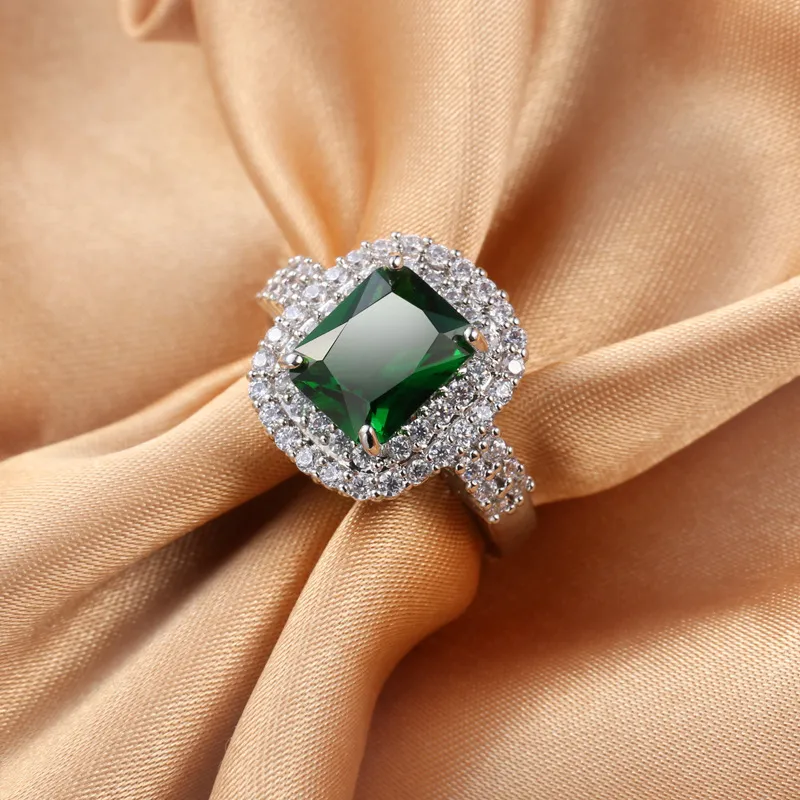 Gioielli di moda, anelli in zircone signora Europa e Stati Uniti, gioielli retrò con smeraldi creativi, anelli, ciondoli, gioielli all'ingrosso