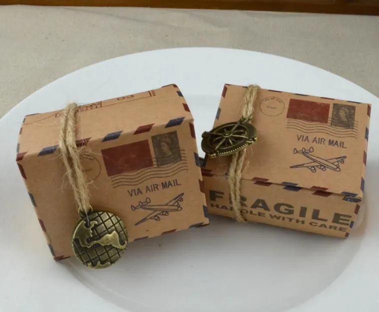 Vintage Kraft Kağıt Favor Kutusu Pusula Küre Kolye ile Uçak Hava Posta Parsel Şeker Hediye Kutusu Doğum Günü Partisi Düğün Noel Dekor