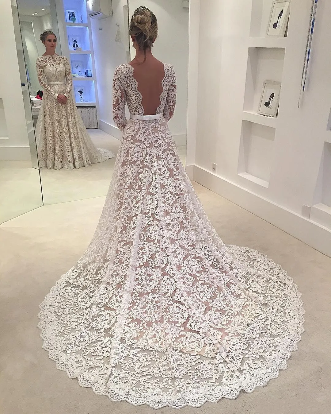 2019 Lace Wedding Dresses A Line Long Illusion Sleeve Bridal Gowns Sheer Neck Hollow Back Chapel Train Vestidos De Noiva Vinbtage Real Image