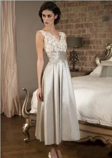 Matka Bride Sukienki 2019 Wspaniała Koronka Bez Rękawów V Neck Satin Sukienka wieczorowa Linia Długość Herbaty Wstążka Długie Prom Party Suknie