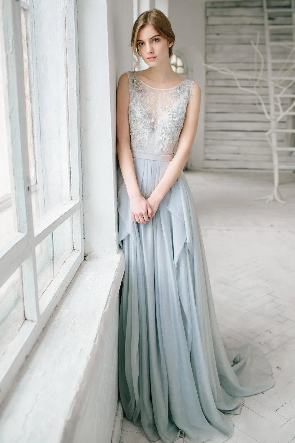 Uroczy 2016 Dusty Blue Szyfonowe Backless Druhna Suknie Długie Tanie Klejnot Koronki Zroszony Sash Long Maid of Honor Suknie Custom Made E111511