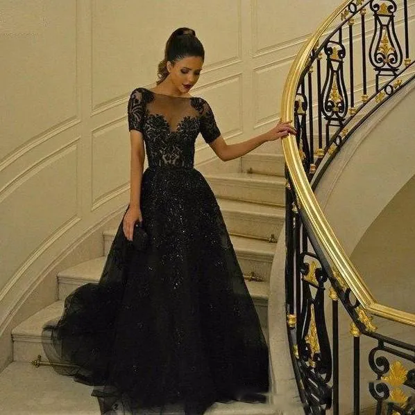 Black Sheer Neck Prom Dresses Short Sleeves Lace Appliques Full Length Ruched Tulle Dresses Evening Wear Saudi Arabic Formal Vestidos