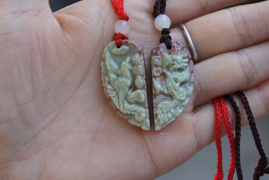 Mooie natuurlijke paarse jade. Met de hand gesneden altijd concentrische Dragon en Phoenix-wedstrijd. Minnaar's stijl, amulet hanger - ketting.