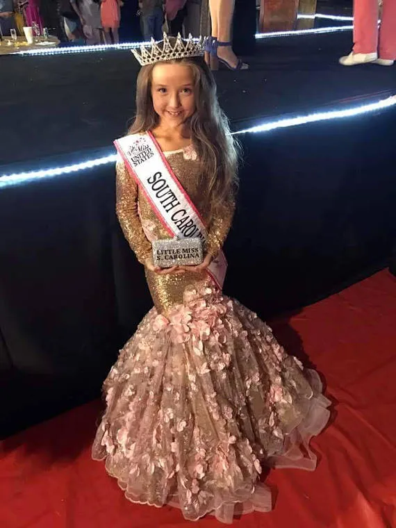 Vestido de desfile de sirena con lentejuelas doradas Flores hechas a mano Mangas largas Sin espalda Vestidos para niñas de flores Vestidos de primera comunión hasta el suelo brillantes