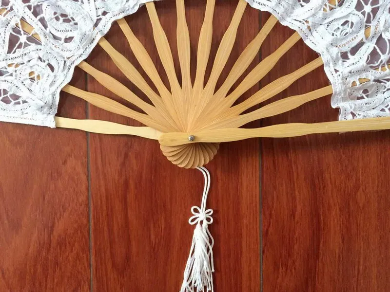 Ventilador Feito À Mão Rendas Bordado Festa de Casamento Nupcial Do Vintage Palácio Estilo Mão Fan Acessórios Cosplay Favor Do Casamento Pequenos Presentes