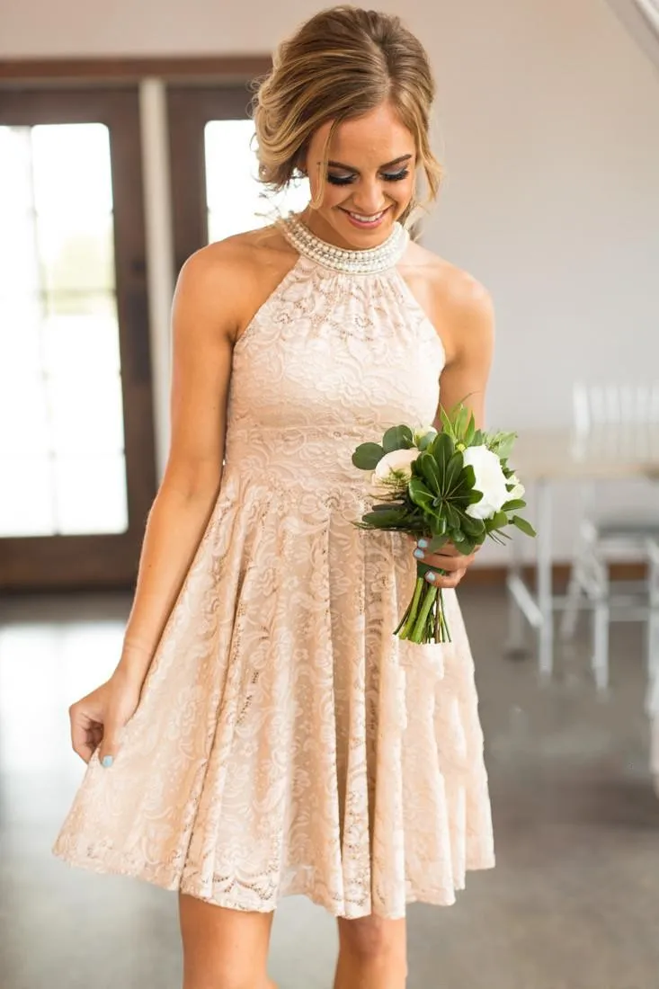 Nieuwe Land Korte Bruidsmeisjes Jurken voor bruiloften Halster Juweel Neck Full Lace Blush Pink Peals Plus Size Empire Taille Maid of Honorjurken