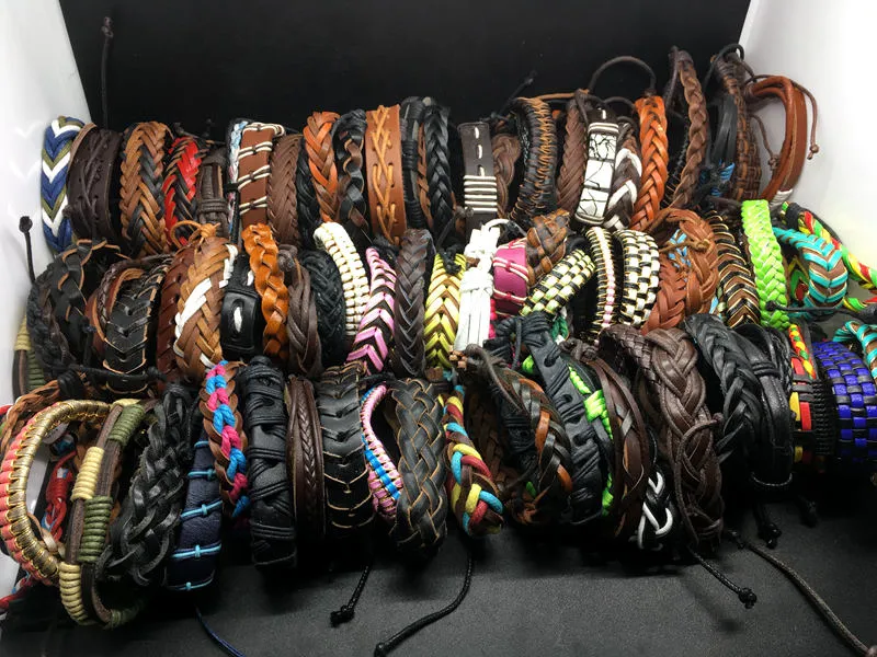 Partihandel Massor Top Surfer Tribal Läder Manschett Armband Armband Smycken För Män Kvinnor Present Mixed Style Skicka slumpmässig