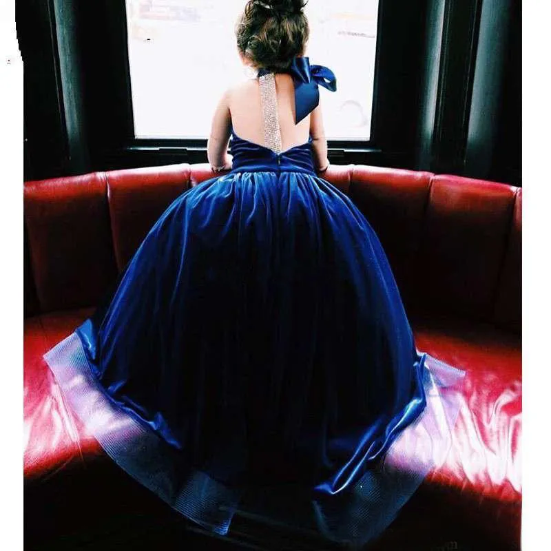 2019 Sevimli Kraliyet Mavi Kadife Kabarık Çiçek Kız Elbise Yüksek Kalite Halter Backless El Yapımı Pretty Küçük Çocuklar Pageant ...