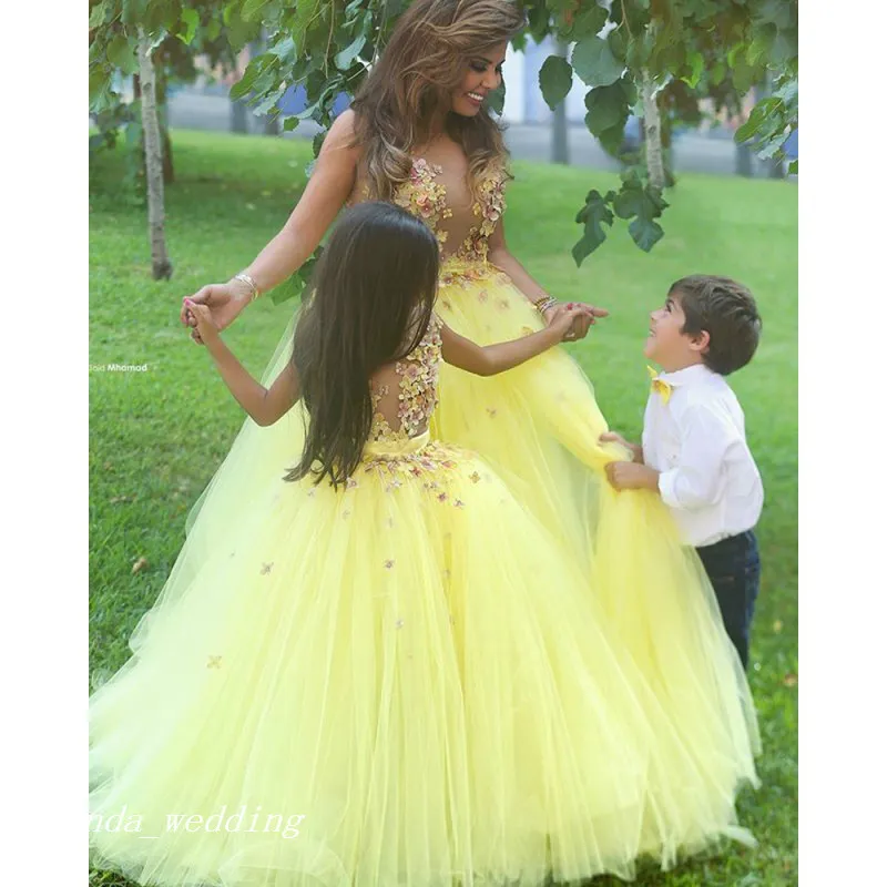 Robes de filles de fleurs jaunes mignonnes robe de bal de princesse appliques florales voir si longue fête jolie petite robe de concours de beauté de la reine des enfants