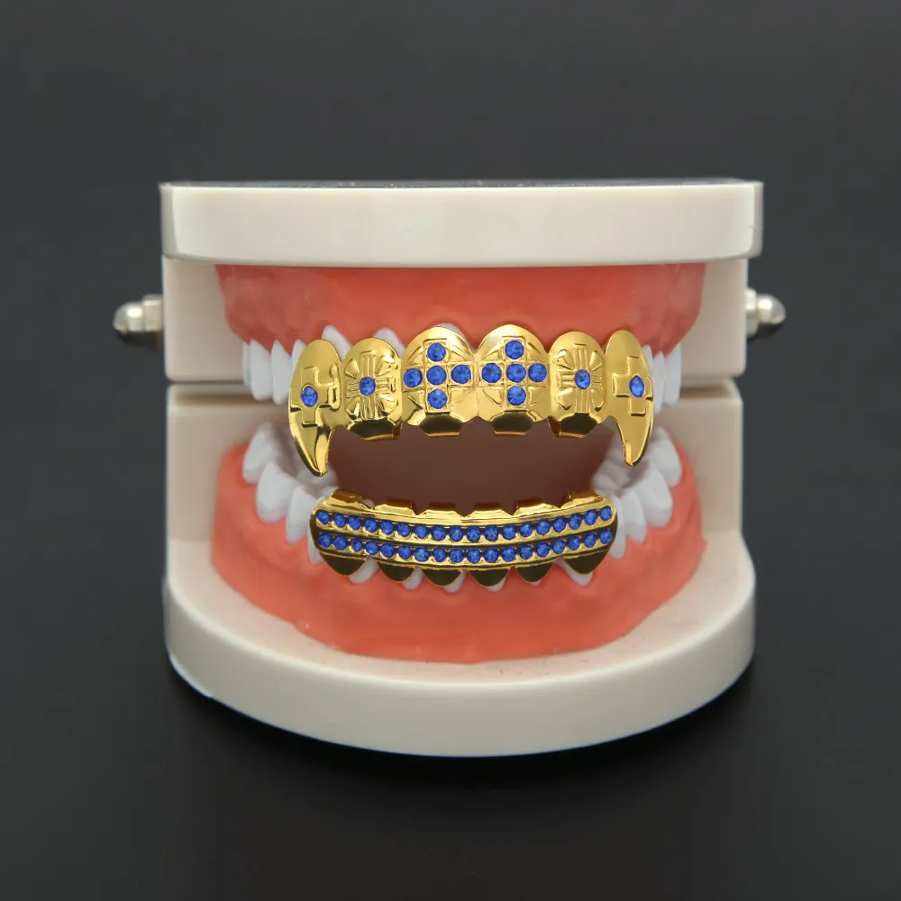 New Gold Plated Iced Out Blue CZ Strass Hip Hop Denti bocca GRILLZ Caps Top Bottom Grill Set Denti da vampiro Gioielli