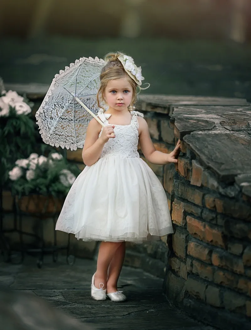 Abiti da ragazza di linea a buon mercato bianco semplice di disegno del fiore della ragazza del vestito da appliques del merletto delle ragazze Abiti da sposa della lunghezza del ginocchio di Tulle