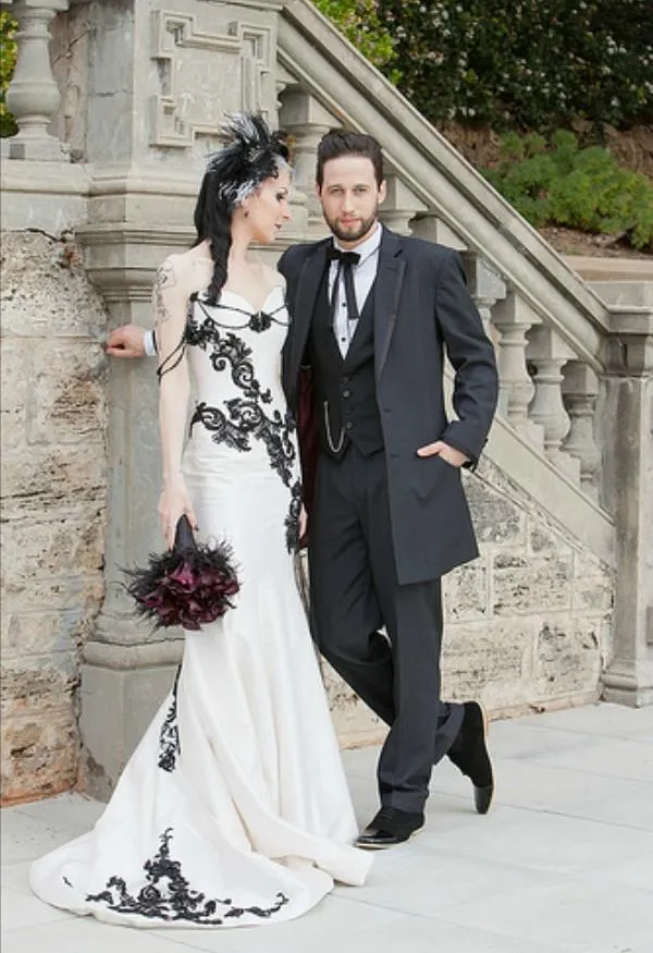 Vintage 2016 robes de mariée sirène en taffetas noir et blanc pas cher gothique chérie appliques perlées longues robes de mariée sur mesure EN3304