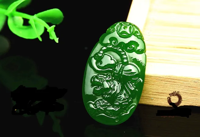 밝은 녹색 비취 수동 조각 중국어 조디악 쥐 황소 호랑이입니다. 부적의 목걸이 펜던트