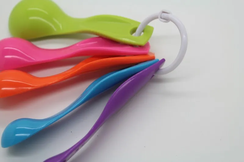 Cucharas medidoras de colores pastel Colourworks (5) - Kitchen Craft