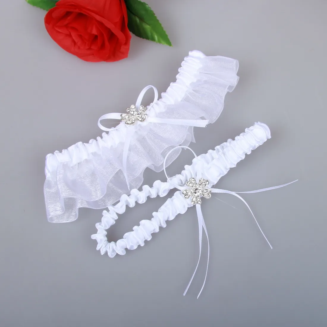 Weiße Braut-Strumpfbänder aus Organza, sexy, feminine Kristalle, Hochzeit, Beinstrumpfbänder, Schleife, 2-teiliges Set, Abschlussball, Heimkehr, Größe 1523 Zoll 4495826