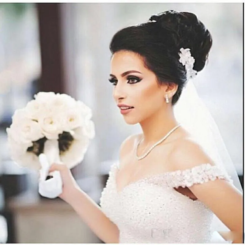 Blygsam arabisk afrikansk glittrande vit spetsboll klänning plus storlek bröllopsklänningar formella pärlor laceup bakkyrka brudklänningar puffy4167139