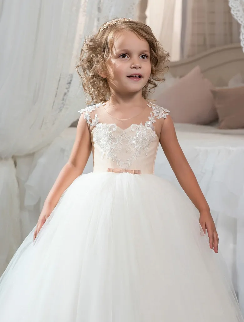 2017 New First Communion Dresses for Girls Champagne Lace Up Sleeveless Ball Gown Appliques Flower Girl Dresses for Weddings 7390262