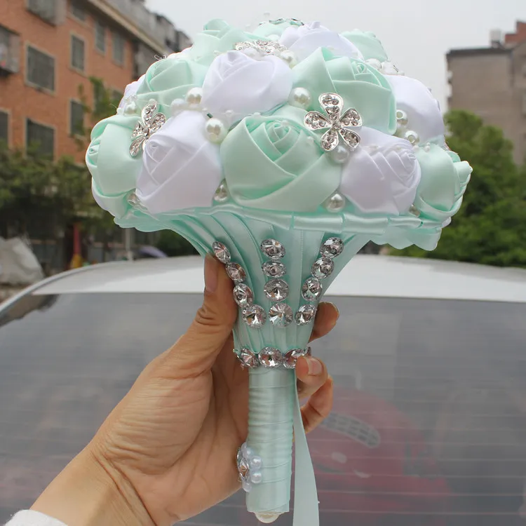 Mint en witte bruiloftsbruidsboeketten Bruiloftsbenodigdheden Kunstbloem Parels Strass Sweet 15 Quinceanera Boeketten W224M3912195