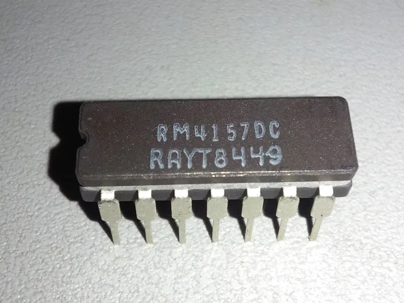 RM4157DC. RM4157. RC4157DC, integrerade kretsar Komponenter Quad OP-Amp, 5000 UV Offset-Max, 19 MHz Band Bredd, Dual In-Line 14 Pin DIP Ceramic Package, RC4157. CDIP14