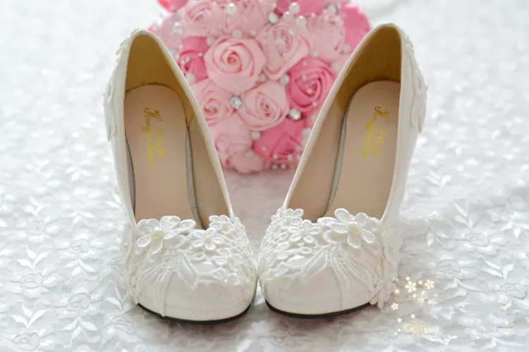 Perles de mode chaussures de mariage plates pour la mariée 3D Floral appliqué talons hauts grande taille bout rond chaussures de mariée en dentelle