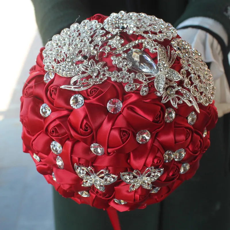 Nastro di seta rosso Bouquet da sposa da sposa Dolce 15 Bouquet di Quinceanera Perle di cristallo Strass Forniture di nozze Sposa Holding Bro8883467