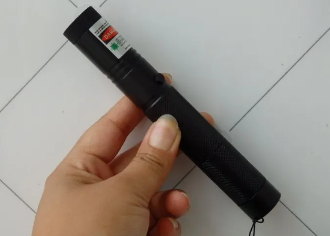 2019 Den senaste högkraft militären MW Green Laser Pointer 532nm Lazer ficklampa Ljusstråle Camping Signallampa Jakt Undervisning SD 301