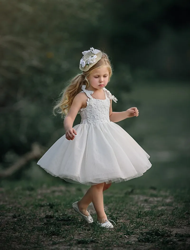 Abiti da ragazza di linea a buon mercato bianco semplice di disegno del fiore della ragazza del vestito da appliques del merletto delle ragazze Abiti da sposa della lunghezza del ginocchio di Tulle