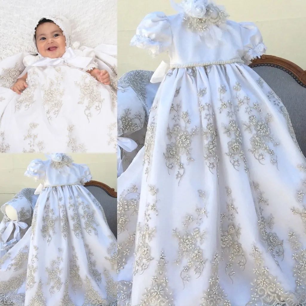 2019 Designer Nuovi abiti da battesimo per neonate Gioiello Collo Appliqued Pizzo Abiti da battesimo Primo abito di comunicazione con cuffia