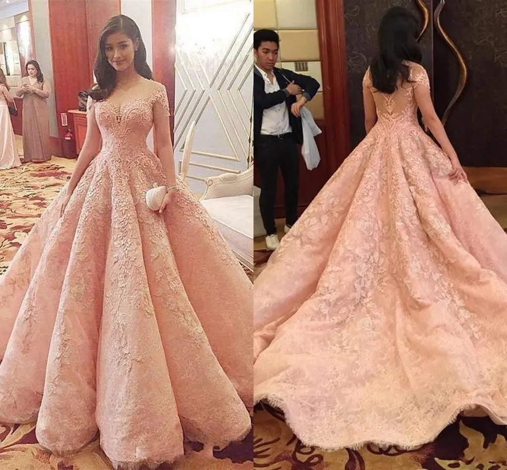 2018 Arabiska Abayas Blush Rosa Luxury Prom Klänningar Vestidos De Fiesta Sheer Neckline Lace Appliques Crystal Beaded Ball Gown Evening Dresses