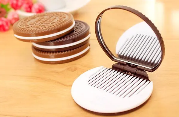Mini Cute Cocoa Cookies Compact Mirror Pocket Draagbare handspiegel met kam Make-up Gereedschap 2 Kleuren Ik vind het leuk