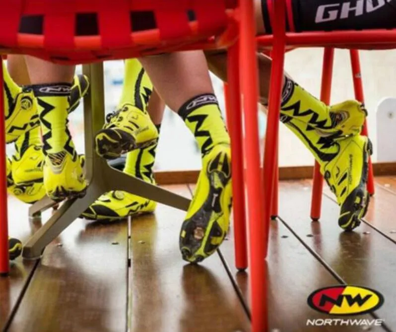2017 Högkvalitativa professionella varumärkessportstrumpor Andningsbara vägbyxor Utomhus Sport Racing Cykling Sock Footwea