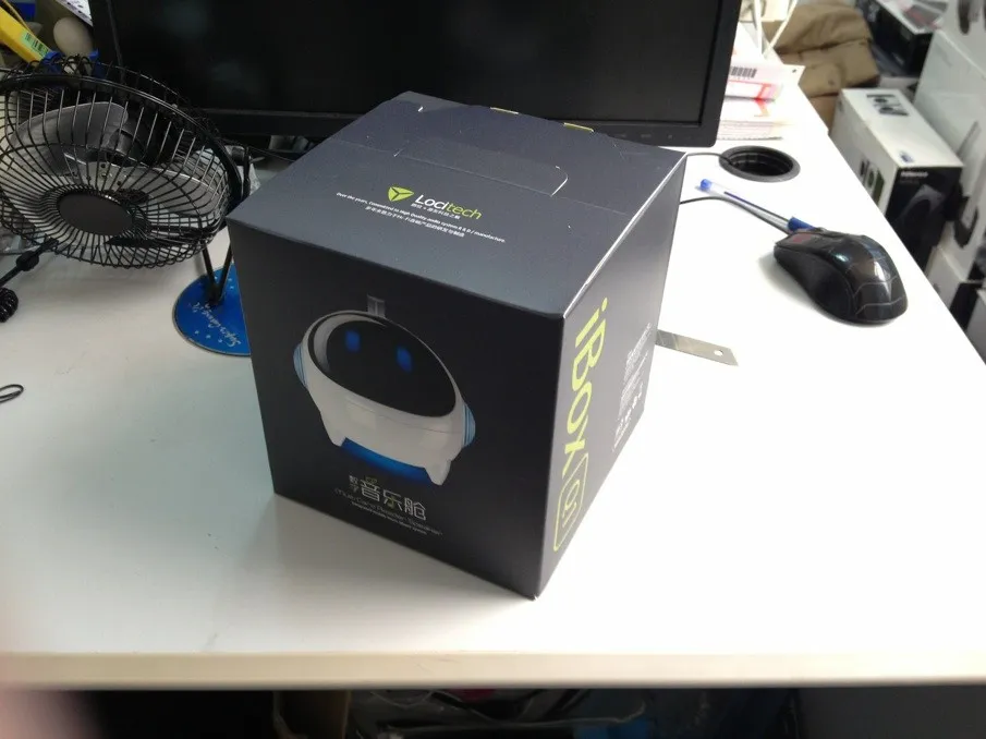 Original iBox Spaceman Bluetooth-högtalare Q1 med FM-radio SD-kortläsare Subwoofer Portable Robot ET LED Eyes Alien Bass Speaker med fjärrkontroll