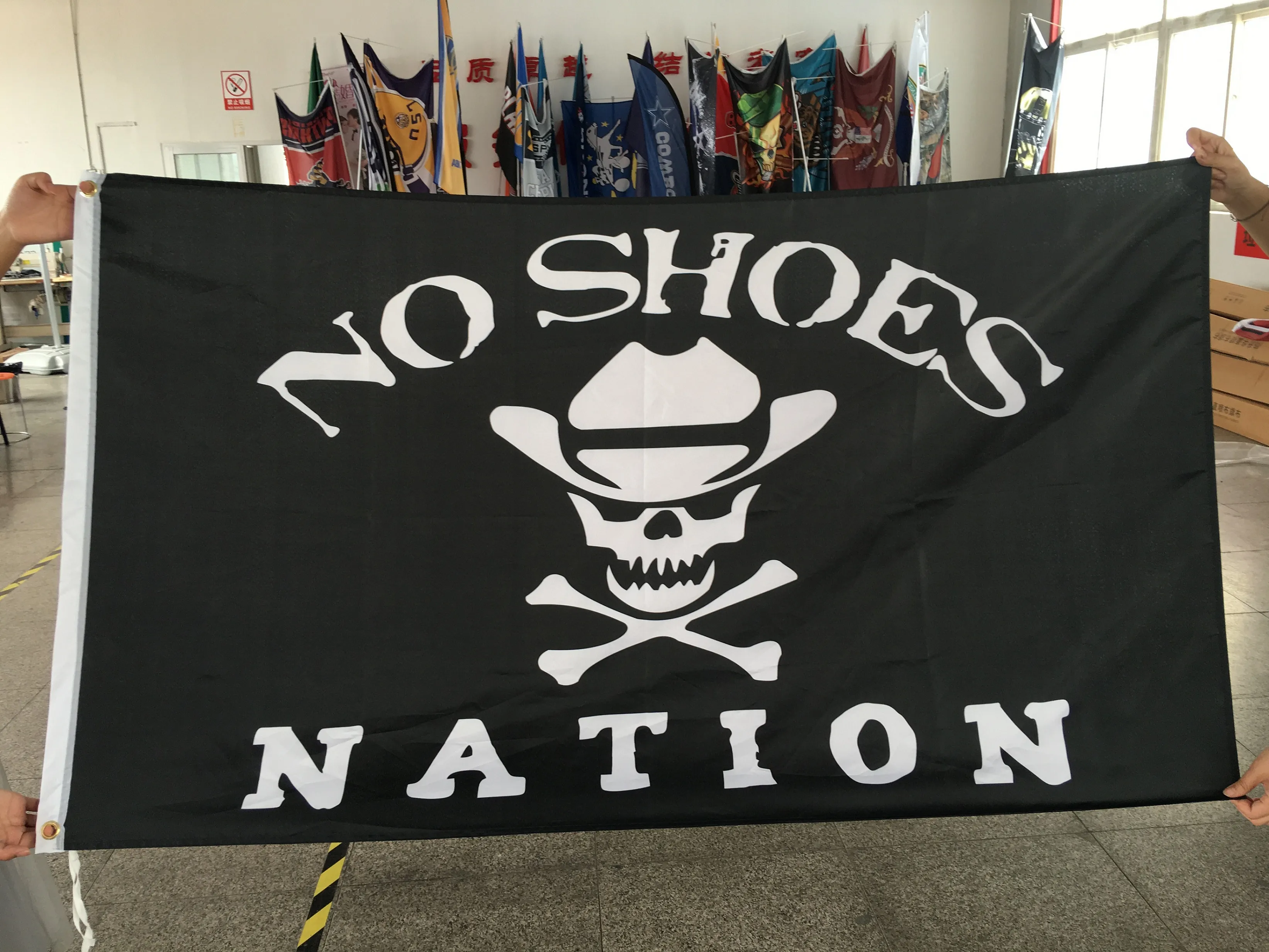 Нация Нет Обувь Пользовательский флаг Летающий дизайн 3x5 FT 100D полиэстер баннеры с двумя металлическими втулками