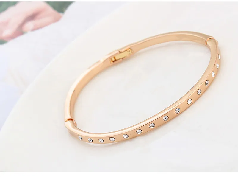 Vente chaude marques célèbres conception bijoux accessoires en gros femmes bracelets de créateur fabriqués avec des éléments autrichiens cristal