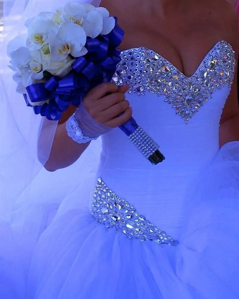 Personalizado Made Sweetheart Ball vestido de casamento vestidos de noiva do chão branco tule cristal vestido de noiva lace up vestidos de casamento lindos sem mangas