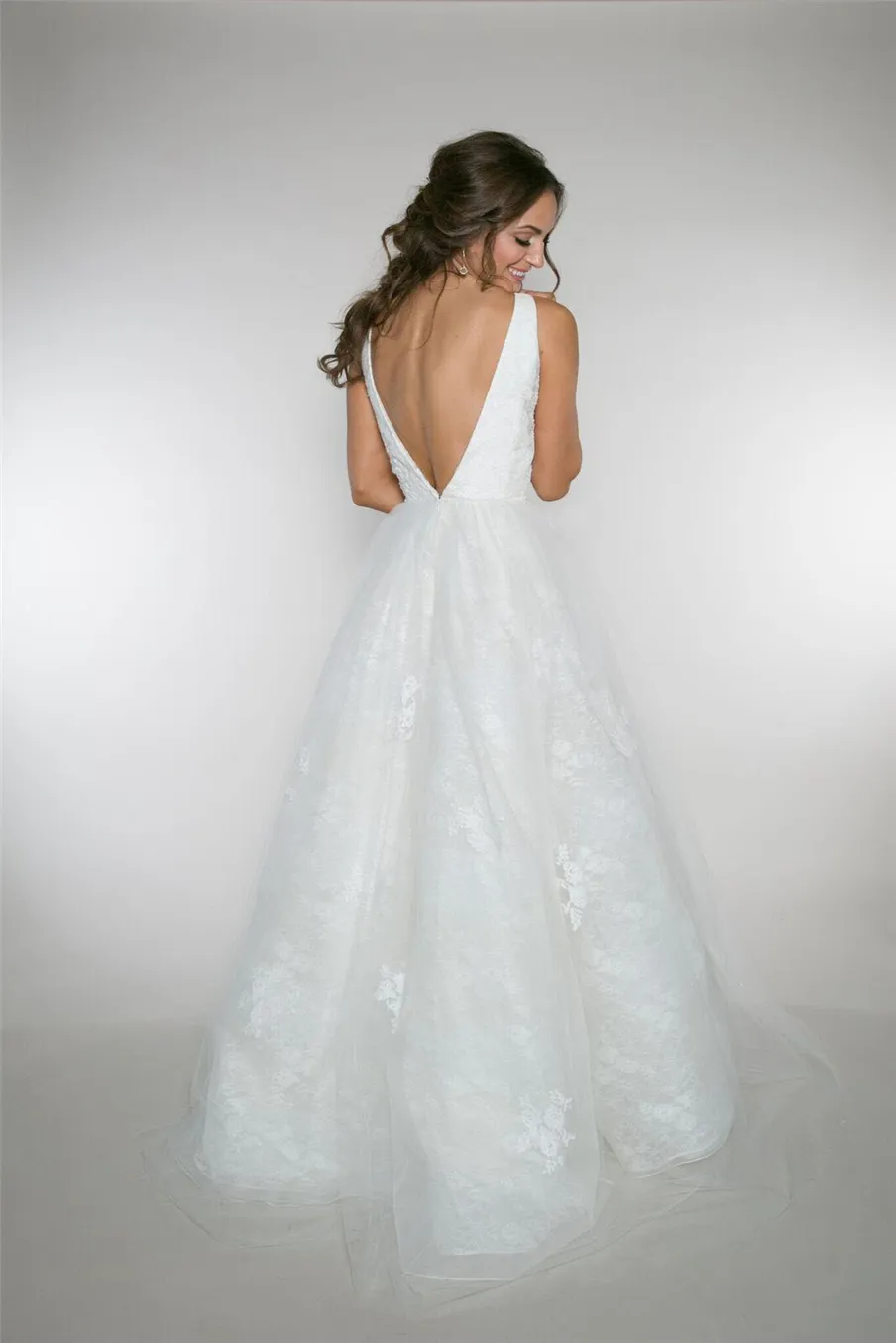 Abito da sposa a-line senza spalline in tulle con scollo a cuore e scollo a cuore senza maniche