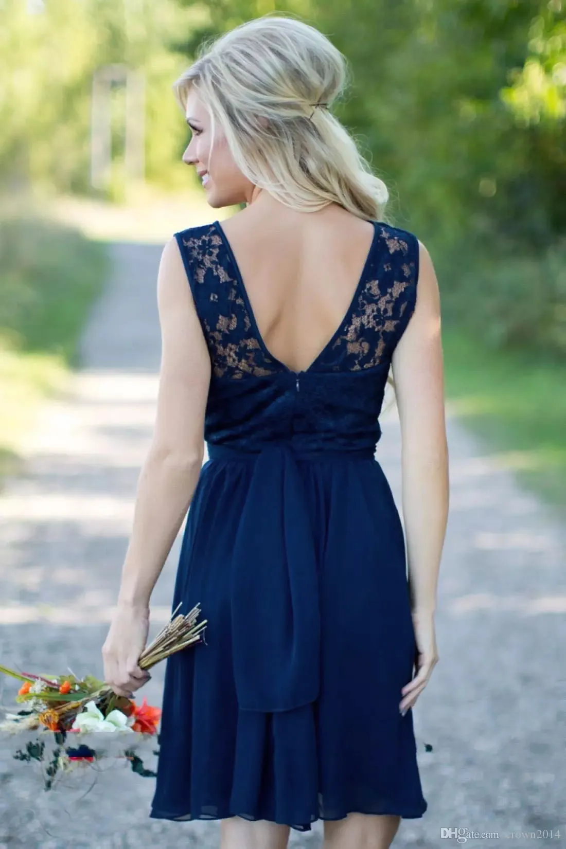 Country Navy Blue Chiffon Lace Bridesmaid Dresses For Weddings Backless Knee Length Modest Plus Size Maid of Honor Dresses