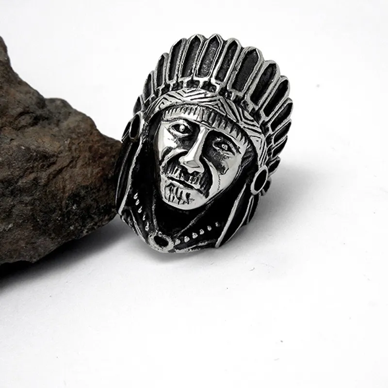 Europeisk och amerikansk retro punk Indian Chief Peint Finger Ring Tillströmning av personer av icke-vanliga män och kvinnor av titan stål ringar