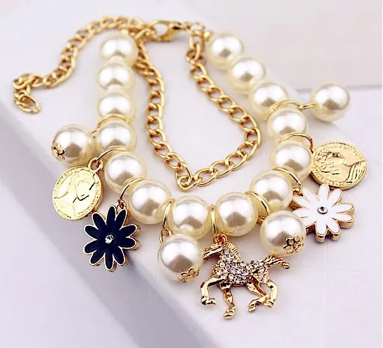 Rabatt Perlenarmband Kleines Schaukelpferd Blütenblatt Blütenfigur Kopf Mix Mode Mehrstöckig Koreanisches schönes Armband für Mädchen Frauen Party