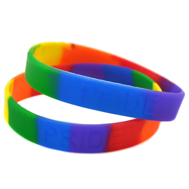 100 stks Pride Silicone Rubber Bracelet Trendy Decoratie reliëf Logo Volwassen maat Rainbow Colors voor promotie Gift