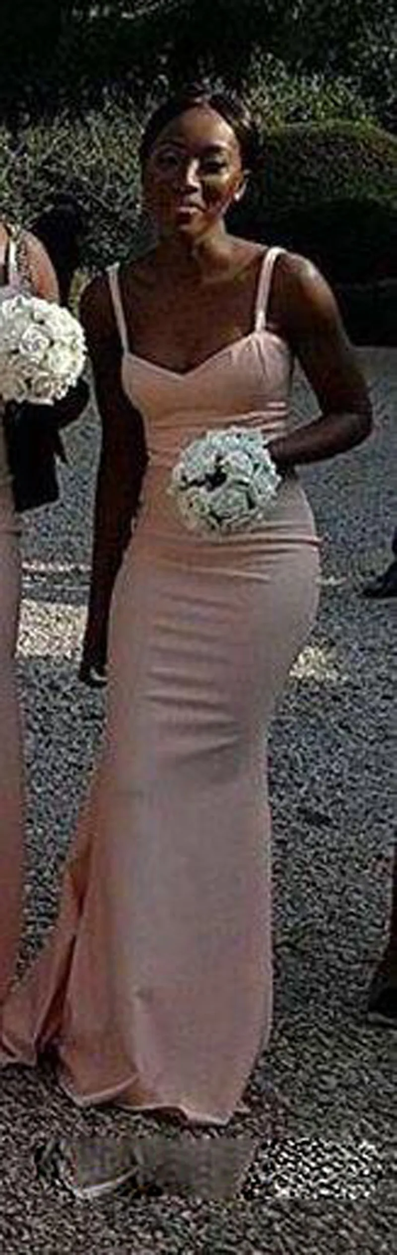 素敵な南アフリカの花嫁介添人ドレスサテンマーメイド結婚式のゲストドレススパゲッティストラップカントリーブライドメイドガウンロングバステッドマドリンハ