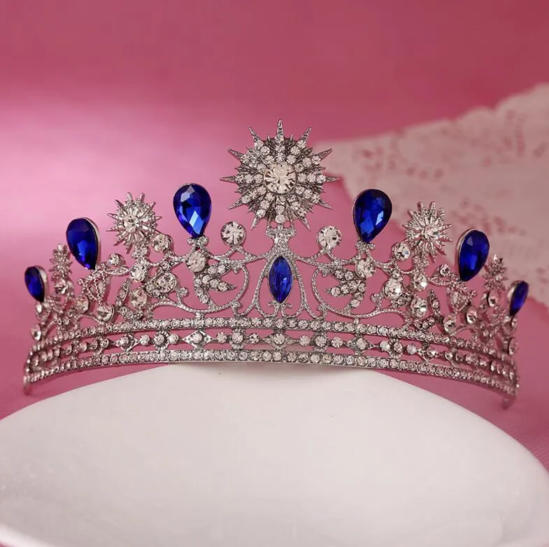 European Bride Tiaras Baroque Luxury Rhinestone Crystal Crown The Queen Diamond Hair Princess Koreanska Vit Skinnande Hårtillbehör LDT08