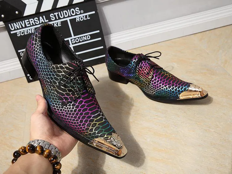 Mode multicolor mens klänning skor lägenheter äkta läder oxford affärsmän formell chaussure homme metall spikes bröllopsskor