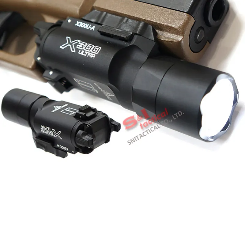 Тактический фонарь SF X300 Ultra LED Gun Light X300U подходит для пистолетов с планками Пикатинни или универсальными направляющими для прицела черного цвета