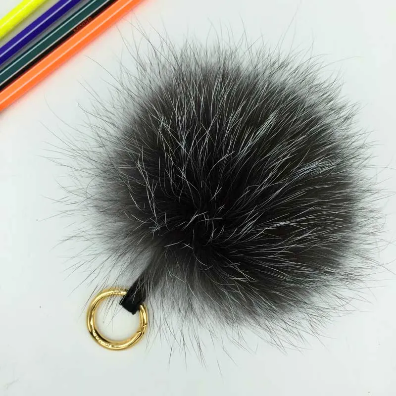 Silver Fox Hair Pompoms Keychains Fur Ball Äkta Fox Charm för väska Hängsmycke