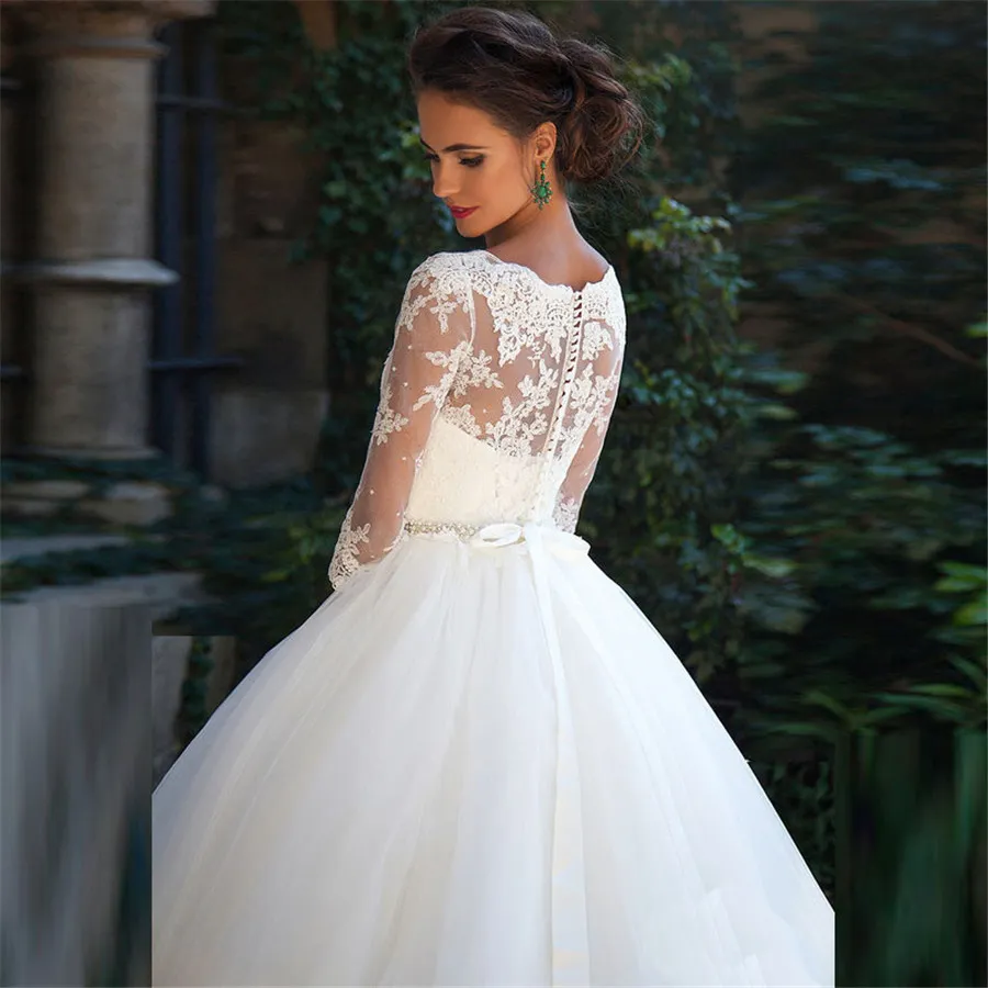 2021 Tulle Beautiful Bride Gowns Fashion Appliques Lace Bateau Neckline Half Sleeve Wedding Dresses with Beading Sash