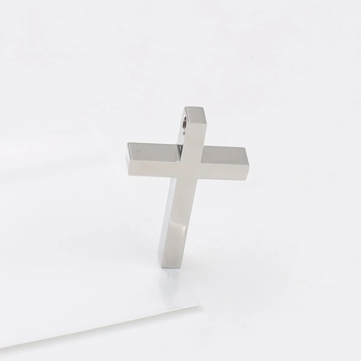 Hoogglans gepolijst zilver roestvrij staal religieus kruissymbool hanger ketting gratis met ketting 24 inch voor heren