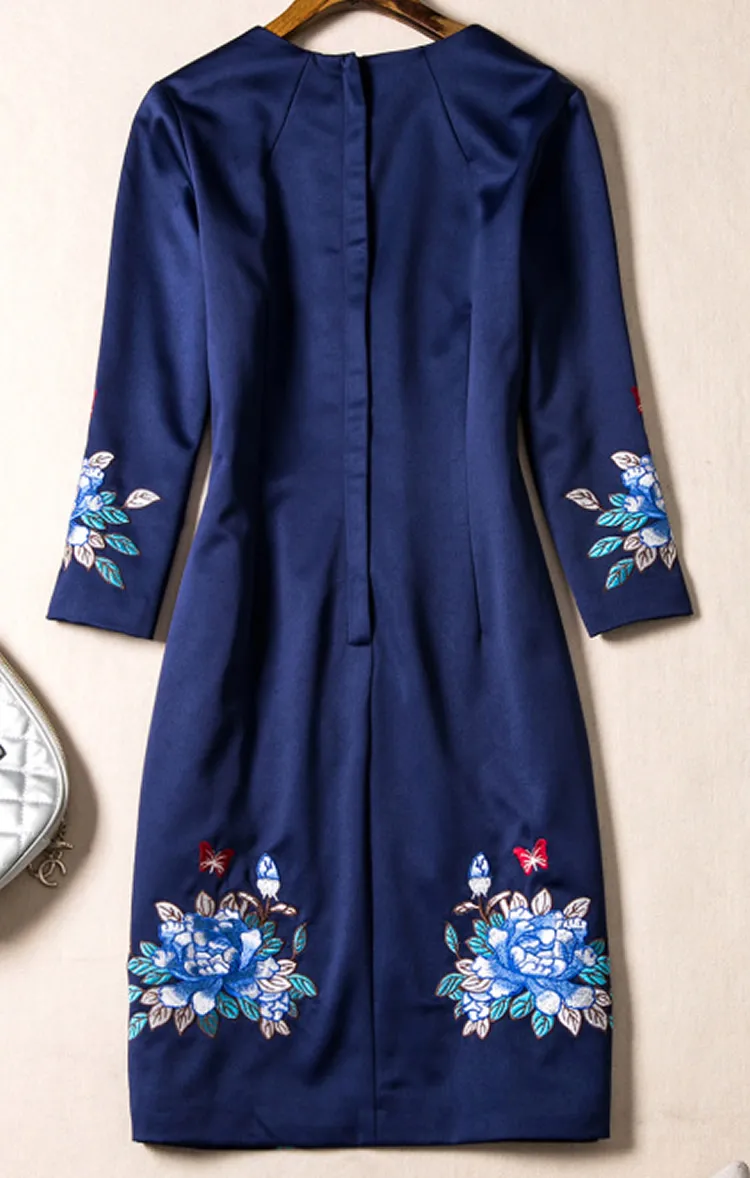 Vintage Phoenix broderie femmes robe fourreau col rond manches 3/4 robes 114A6121