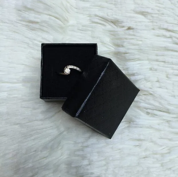 2017 Nowe pudełko z biżuterią 5 * 5 * 3 cm wielokolorowe pierścienie kolczyki / wisiorek pudełko wyświetlacz opakowania Prezenty pudełko G384